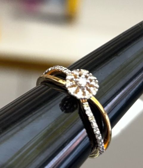 Diamond ring with a flower-shaped cluster on a crossover band